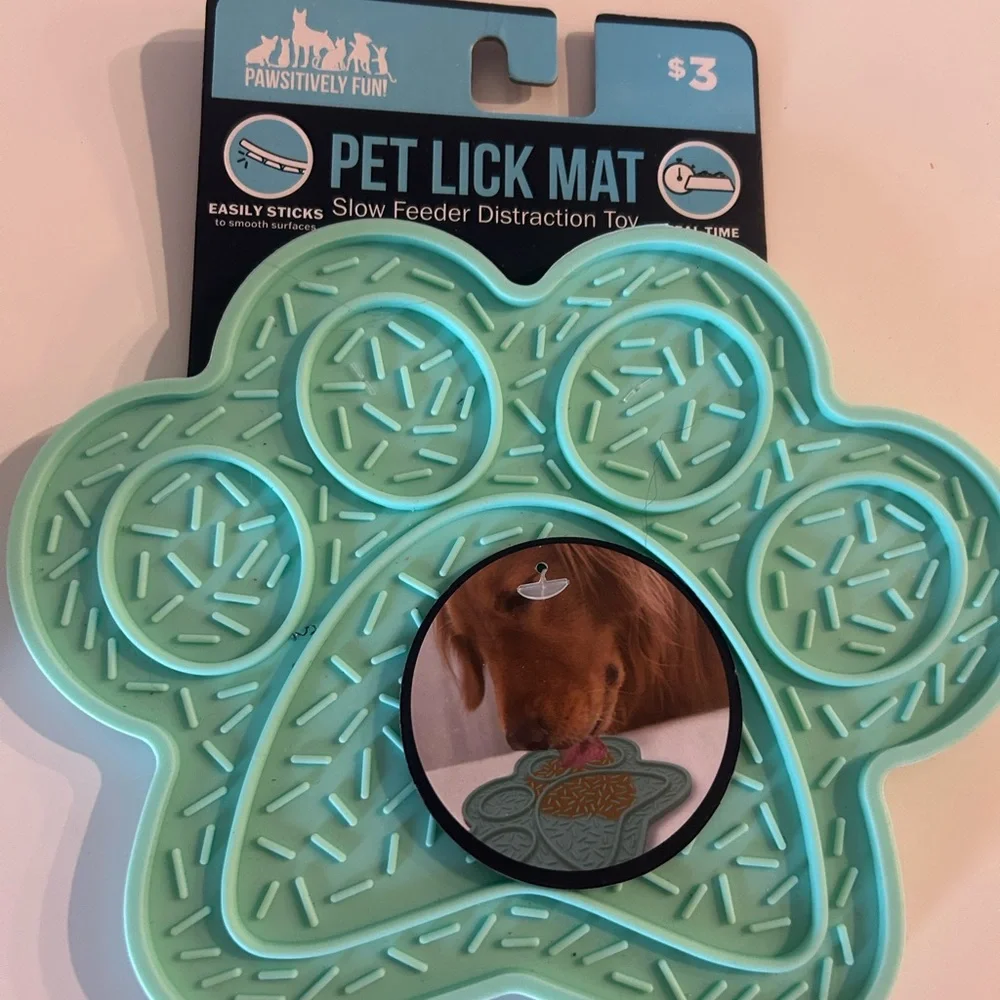 Northwest Multicolor Silk Touch Blanket and Green Lick Mat Set